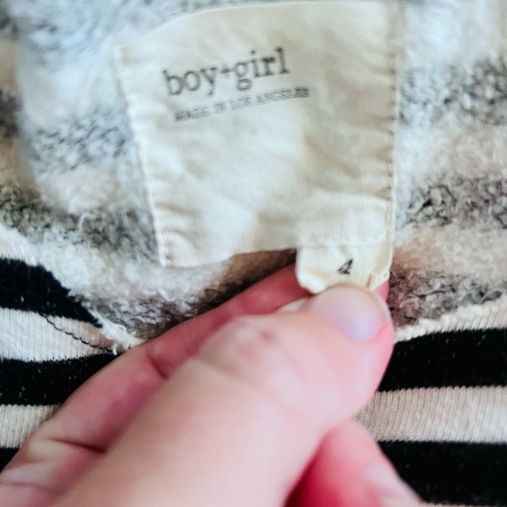 Black and White Striped Top with Pockets - Picture 2 of 4